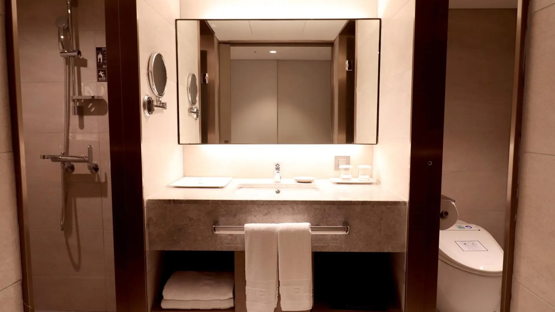 Hotel Pj Myeongdong Seul